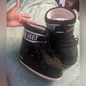 Moon boots